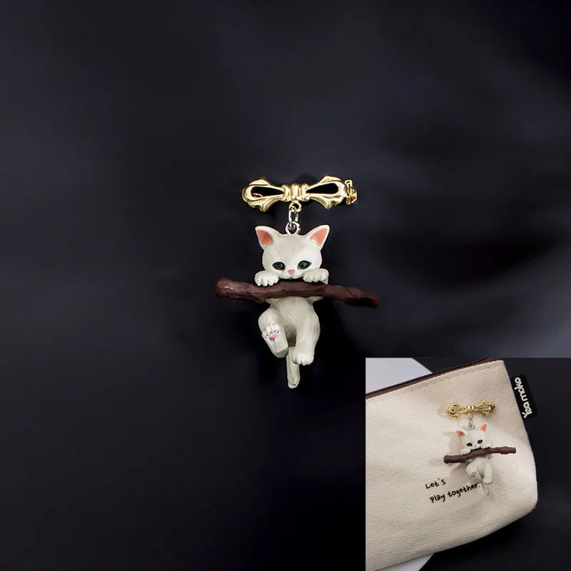 

Cute Japanese-style Hugging Twig Kitten Cartoon Brooch 3D Badge Badge Clothes Anti-lighting Buckle Pin Couple Accessories LOGO
