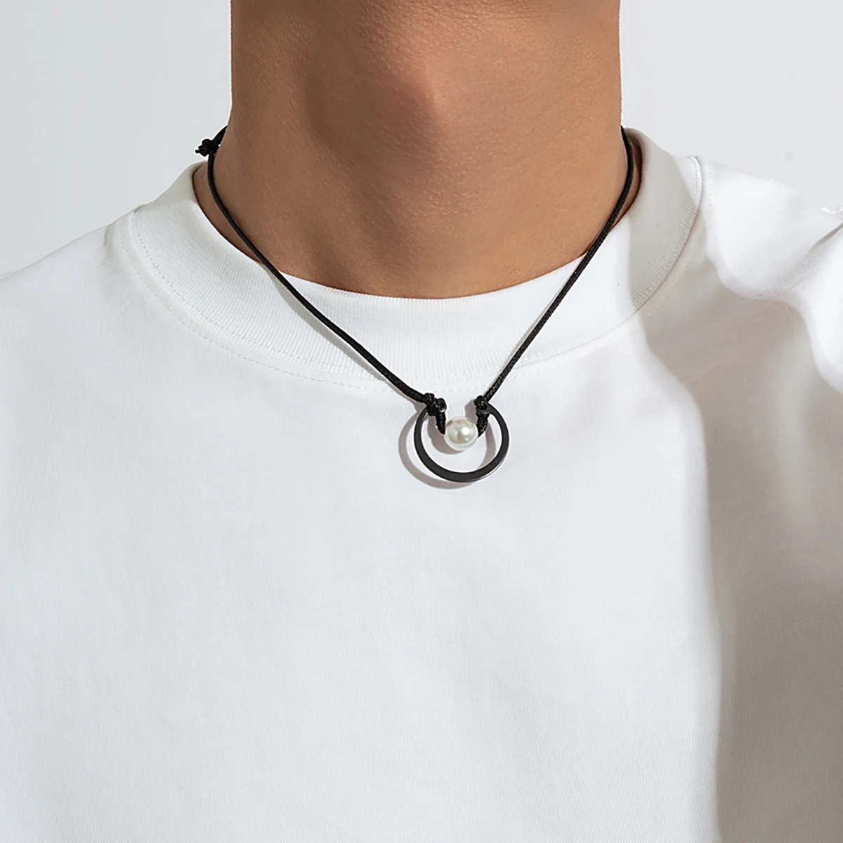 

Salircon Simple Leather Wax Thread Adjustable Rope Chain Necklace Fashion Geometric Round Pendant Necklace Casual Sports Jewelry