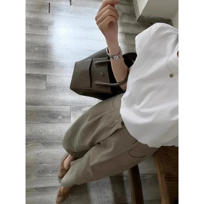 Элегантная белая футболка с плечами повседневные брюки-клеш стильный костюм