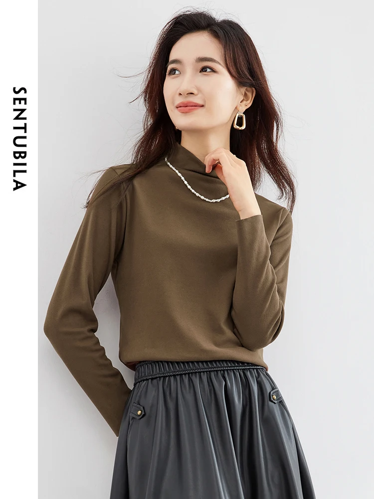 Элегантная вязаная футболка Sentubila с воротником хомут весна 2024 простая женская