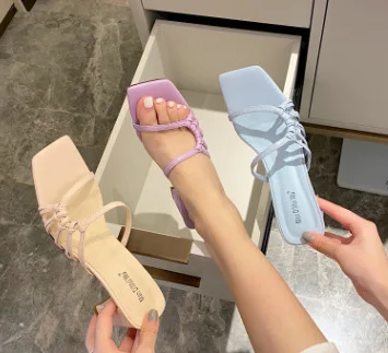 

2022 new foreign trade new three-color thick heel sandals in stock