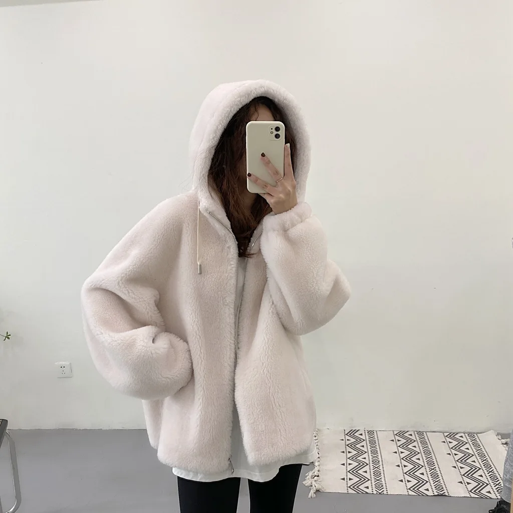 Lamb fur fur one short fur coat woman