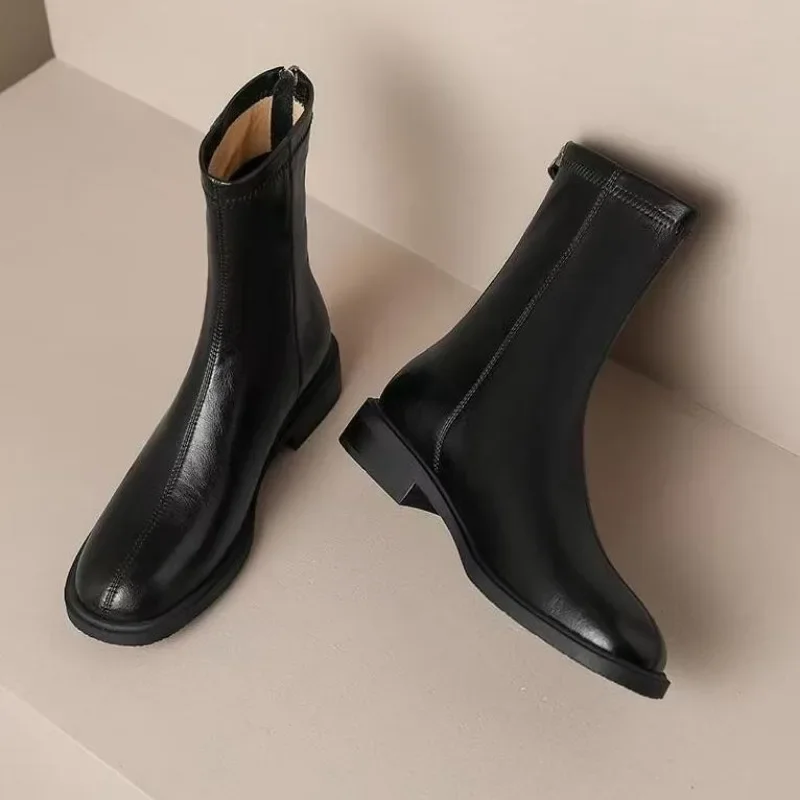 Ботинки женские на молнии с металлическим украшением в ассортименте