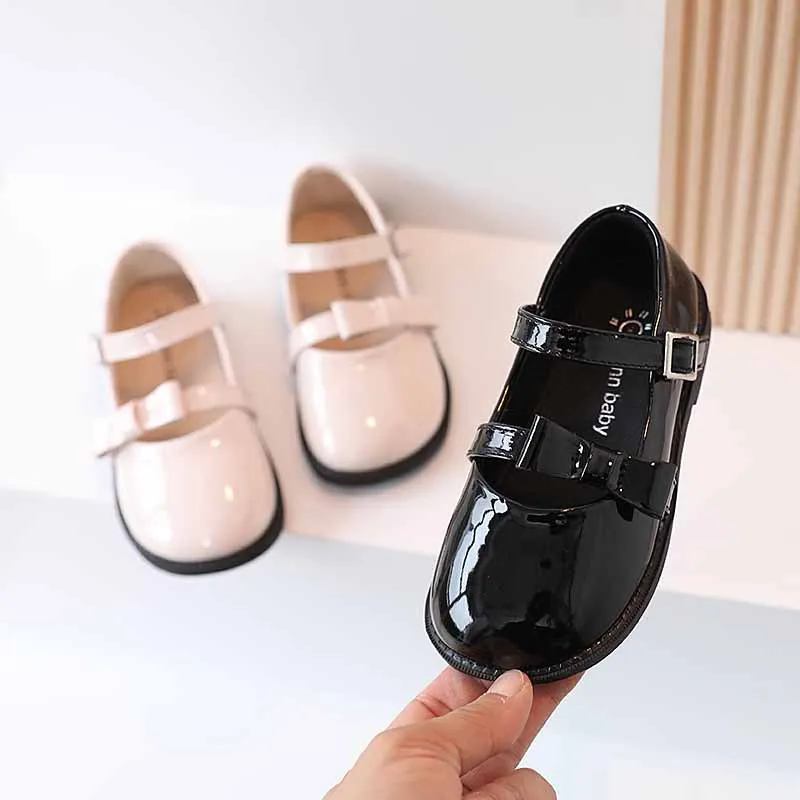

Новинка весны 2022, повседневные кожаные туфли в Корейском стиле для больших детей, для маленьких девочек, с застежкой-липучкой и круглым носк...