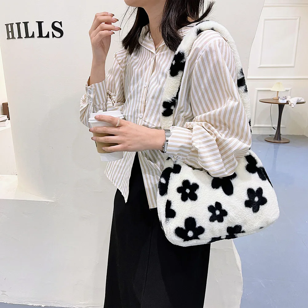 

Women Fur Flower Pattern Soft Plush Shoulder Bags Winter Casual Small Armpit Bag 2021 Trend Female Fluffy Shopping Totes Bags