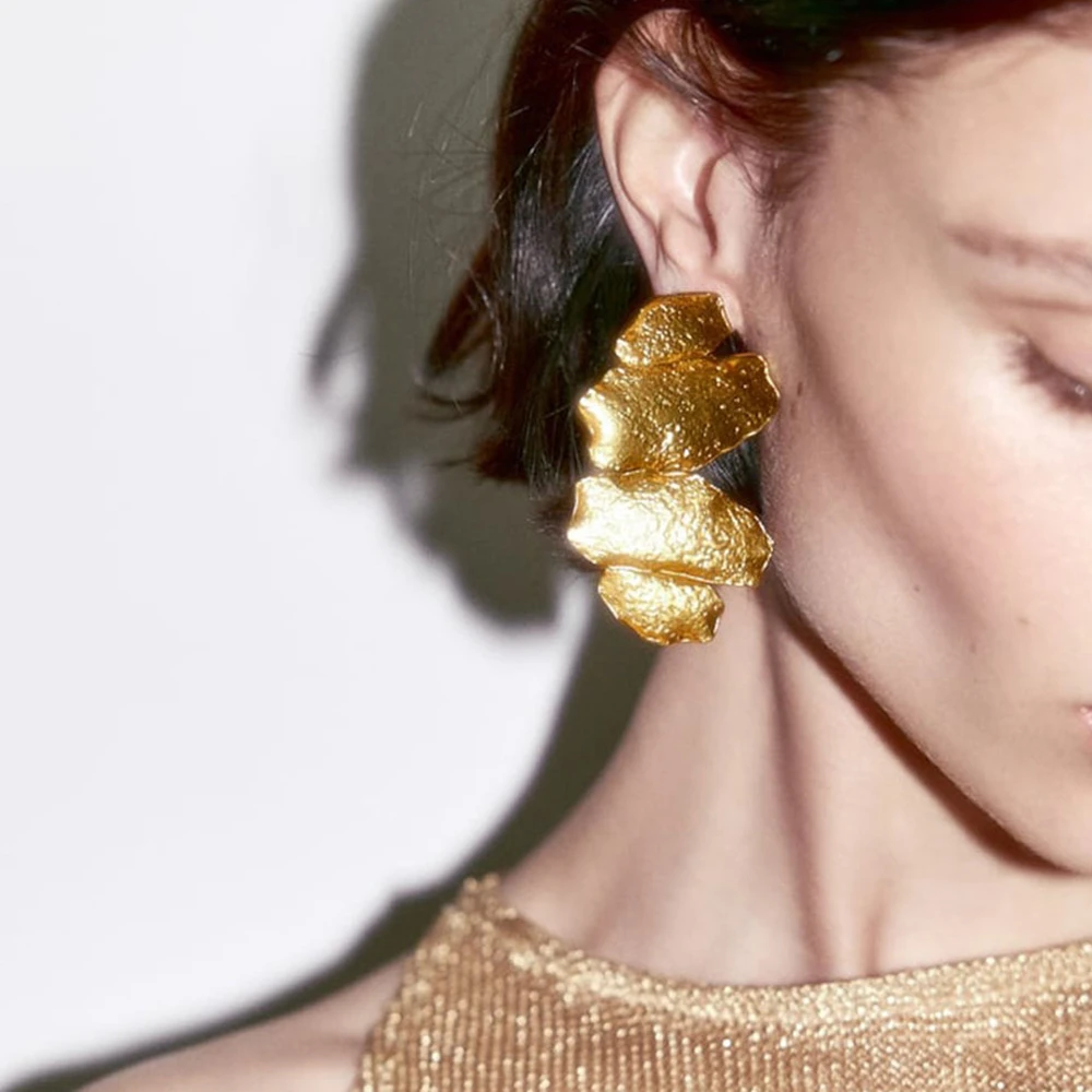 

Vintage Gold Plated Asymmetrical Large Earrings for Women Exaggerated Plicated Irregular Metal Earring Ms Daily Jewelry Gift