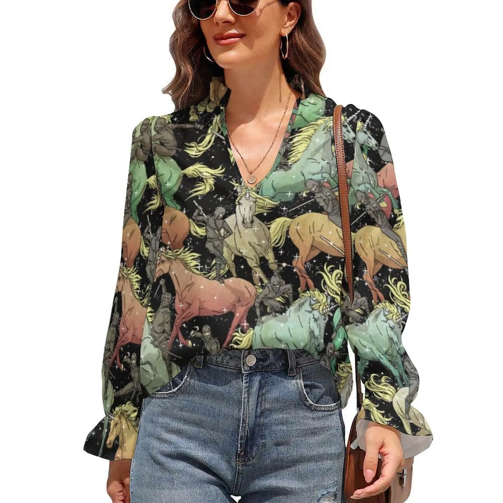 

Красочный женский топ с V-образным вырезом и буффами на рукавах