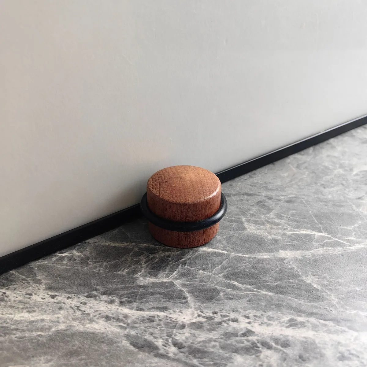 

Деревянный дверной стопор Dodge