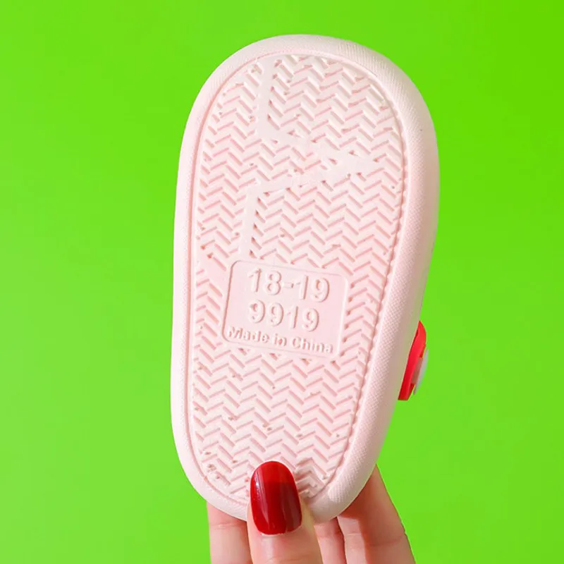 Шлепанцы для мальчиков и девочек мультяшная обувь летние тапочки начинающих