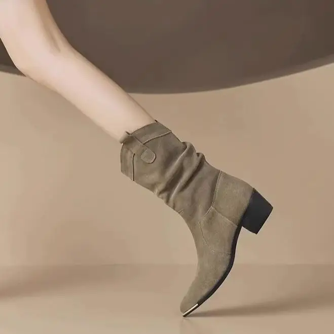 Ковбойские сапоги в стиле вестерн на массивном каблуке с острым носком женская