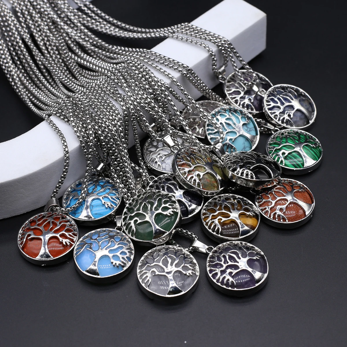 

Natural Agates Stone Pendant Necklace Tree of Life Amethysts Gold Sandstone Pendant Necklace for Women Jewerly Gift 28x30mm