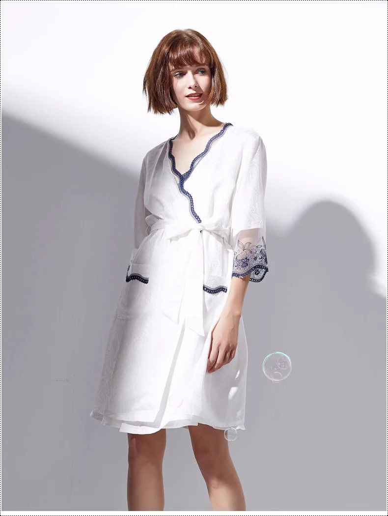 Женская ночная рубашка и халат из шелка тутового шелкопряда