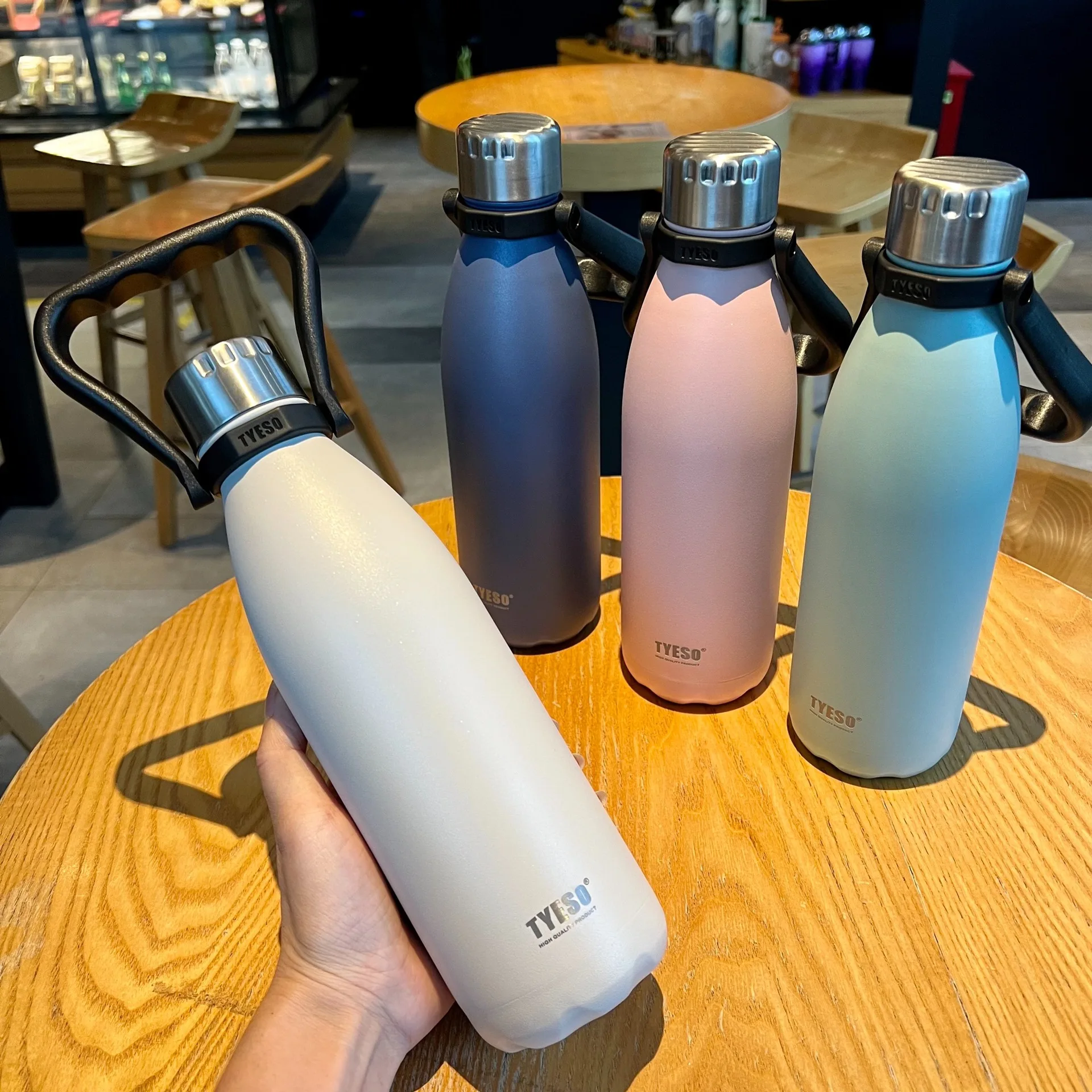 

Large Capacity Outdoor Sports Thermal Water Bottle Stainless Steel Keeps Cold And Heat Thermo Bottle Leak-Proof Non-Slip Mug