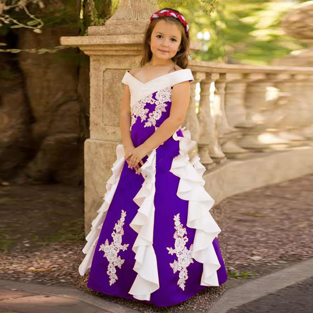 

Детское платье с цветочным принтом, аппликацией и оборками