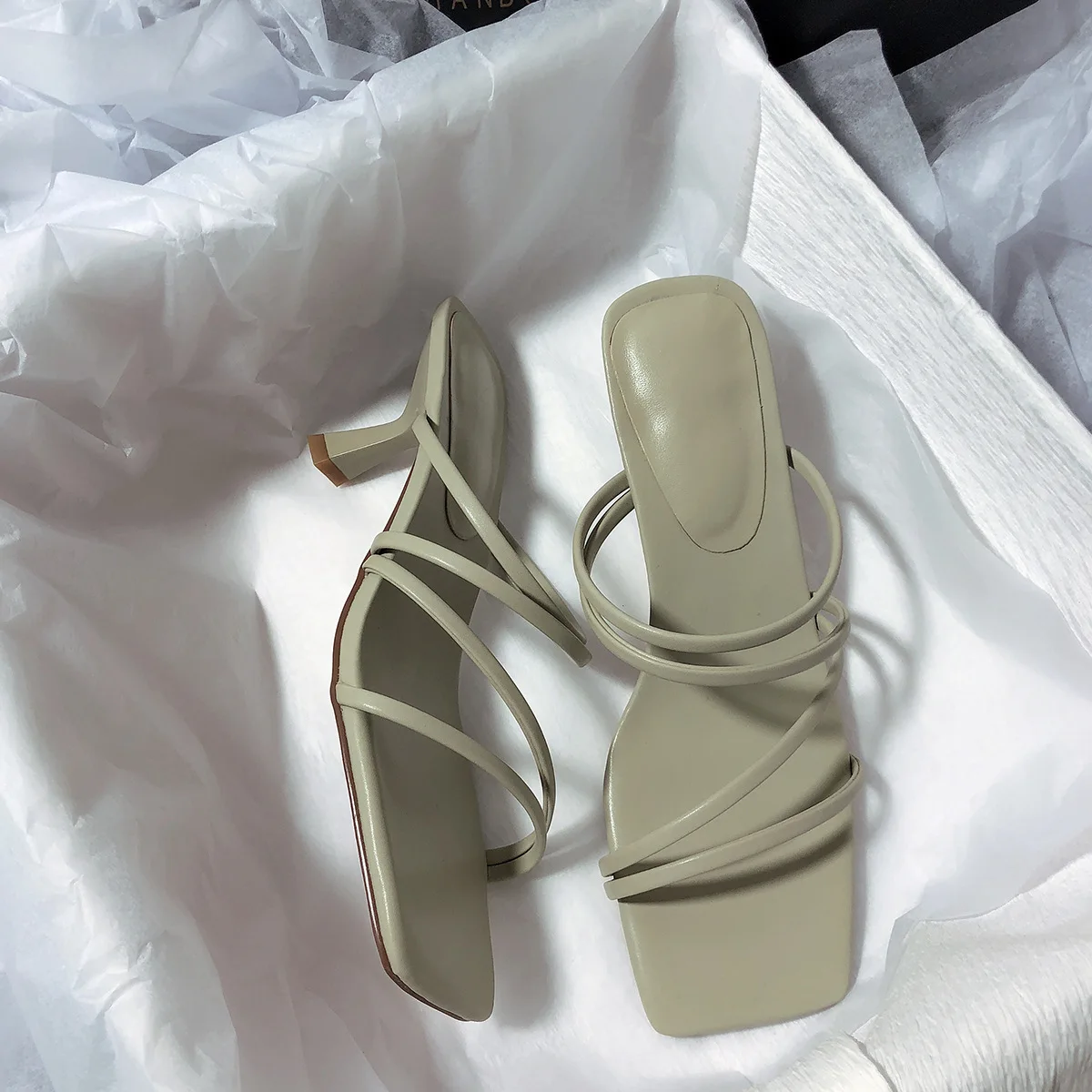 

Тапки, повседневная обувь, Тапочки, женская обувь на каблуке, блестящие Роскошные туфли на высоком мягком каблуке, в римском стиле, простые и...