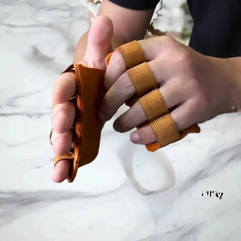 Фото Кожаные перчатки для тяжелой атлетики унисекс; для фитнес-тренировок, тяжелой атлетики, гимнастики с улучшенной защитой ладоней. №3