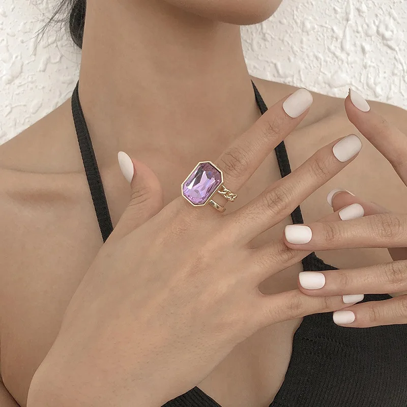 Женское регулируемое кольцо с изумрудом элегантное зеленым кристаллом из