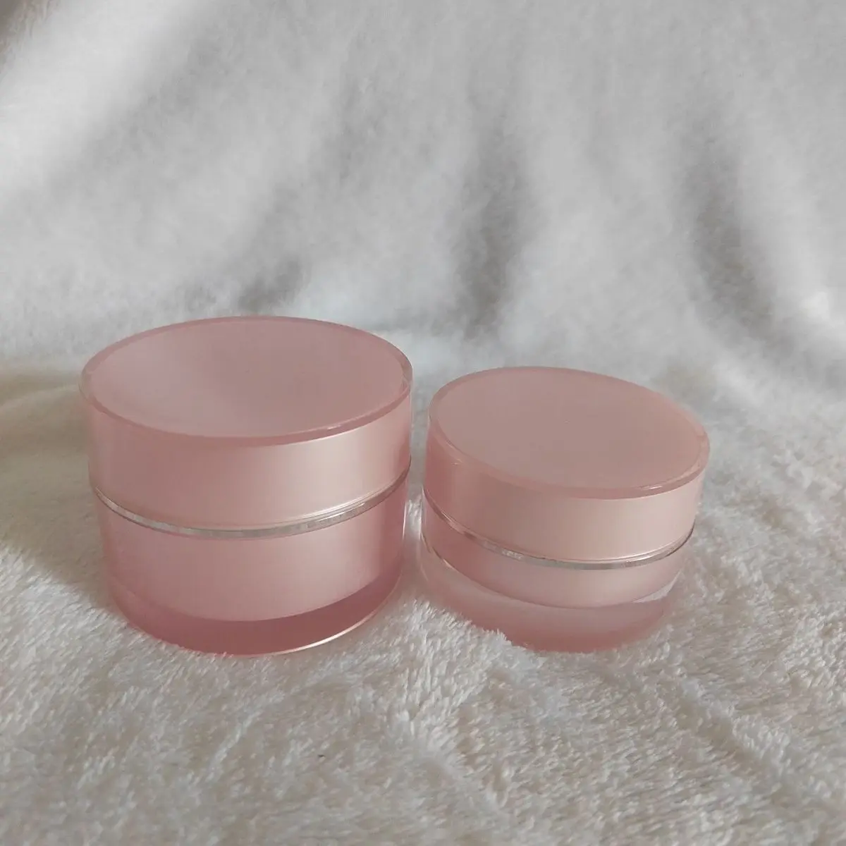 Розовая акриловая банка 50г