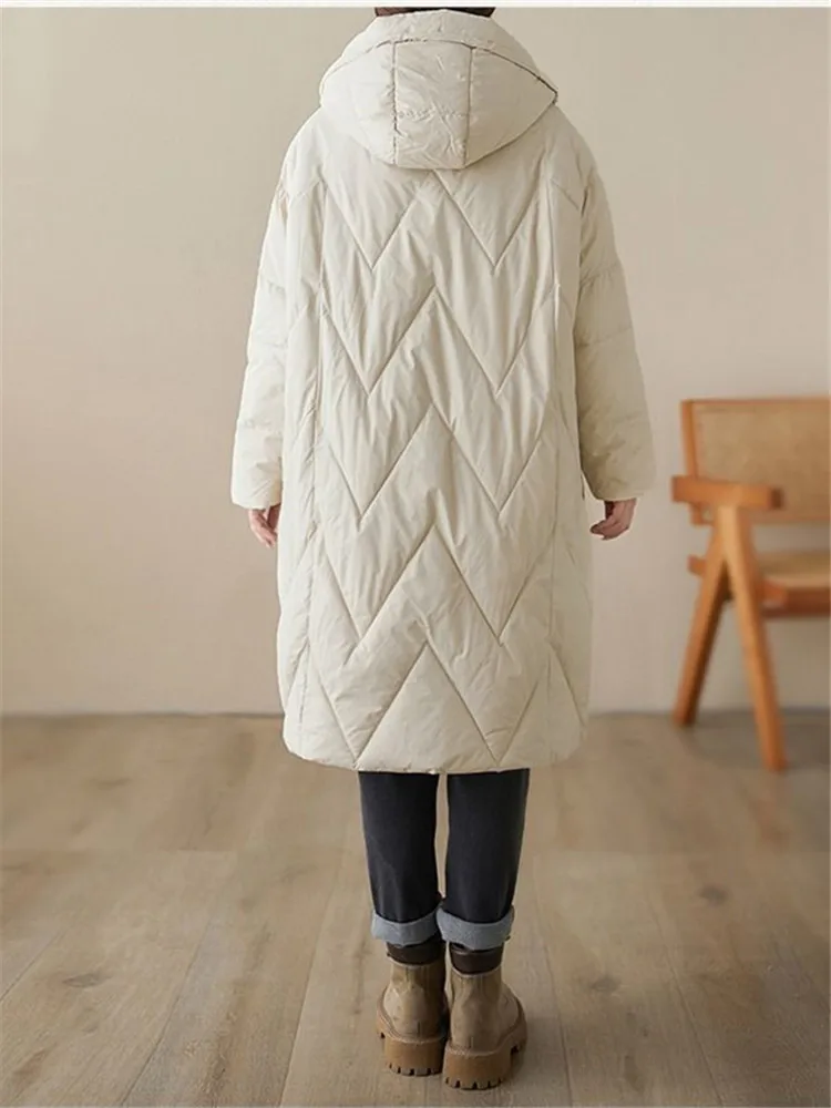 Куртка женская зимняя стеганая средней длины с капюшоном и хлопковой подкладкой