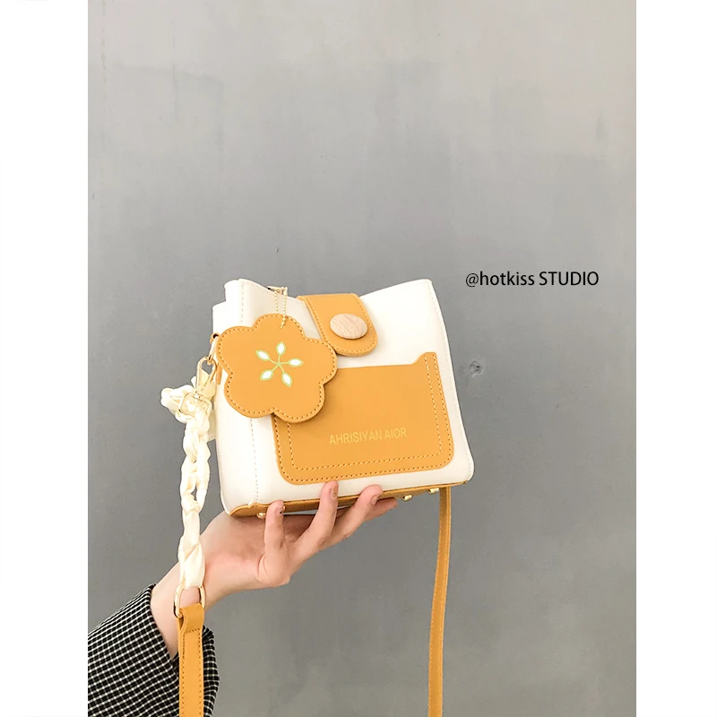 

Women's Handbag Designer Fashion Shoulder Mobile Phone Change Tote Commuter Stitching Casual Texture Messenger Bag Luxury Casual