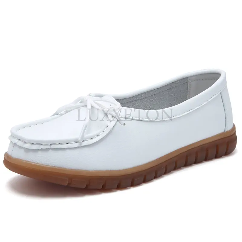 

2023 New Leather Peas Shoes Female Mother Shoes Women Moccasins Slope Heel Casual Non-slip White Nurse Shoes Zapatos De Mujer