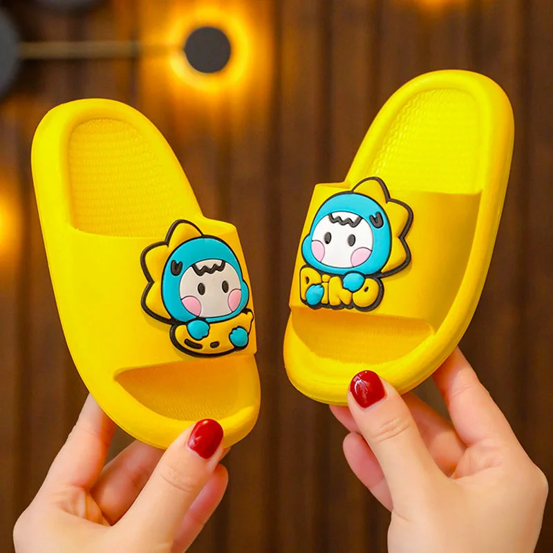 Тапочки детские летние с мультяшным динозавром мягкая нескользящая обувь для