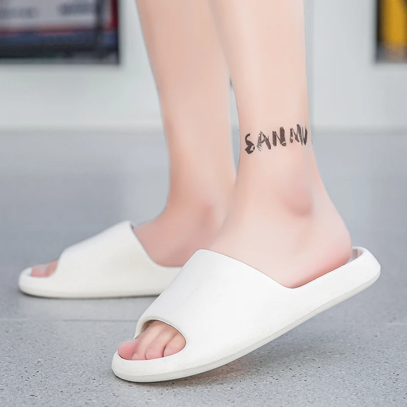 Тапочки женские с мягкой подошвой тихие Нескользящие летние для ванной комнаты