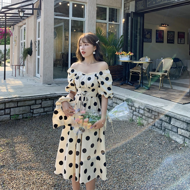 Рисунок 4 - Женское облегающее платье в горошек