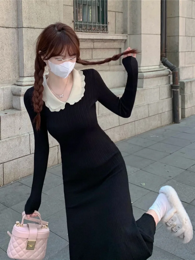 Женское трикотажное платье с длинным рукавом облегающее черное и