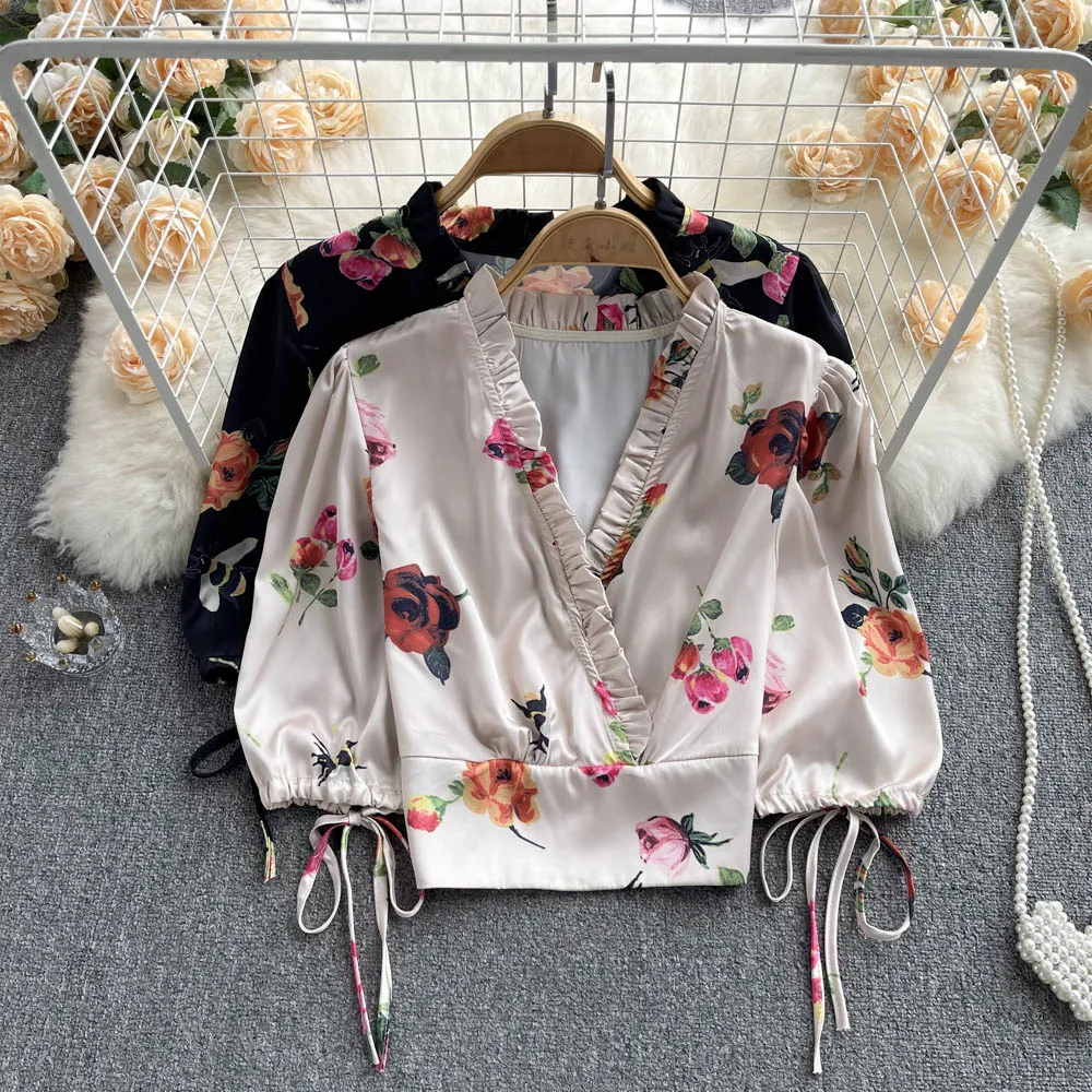 

2022 Summer New Floral Korean V-neck Lace-up Top, Sweet Retro Printed Hong Kong Style High Waist All-Matching Small Shirt