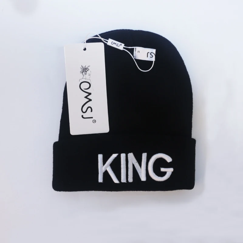 Теплая зимняя вязаная шапка с вышитыми буквами для женщин и мужчин лыжная KING QUEEN