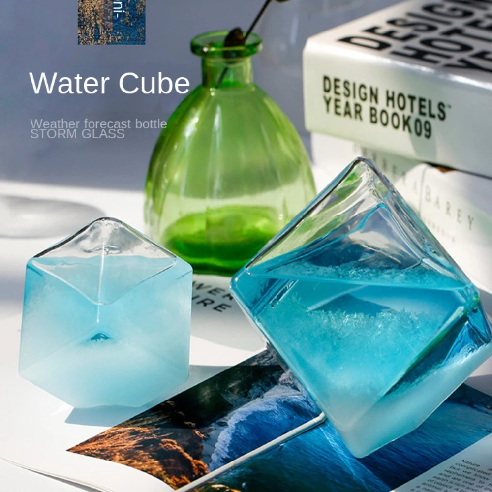 

Бутылка-кубик для воды для девушки с прогнозом погоды