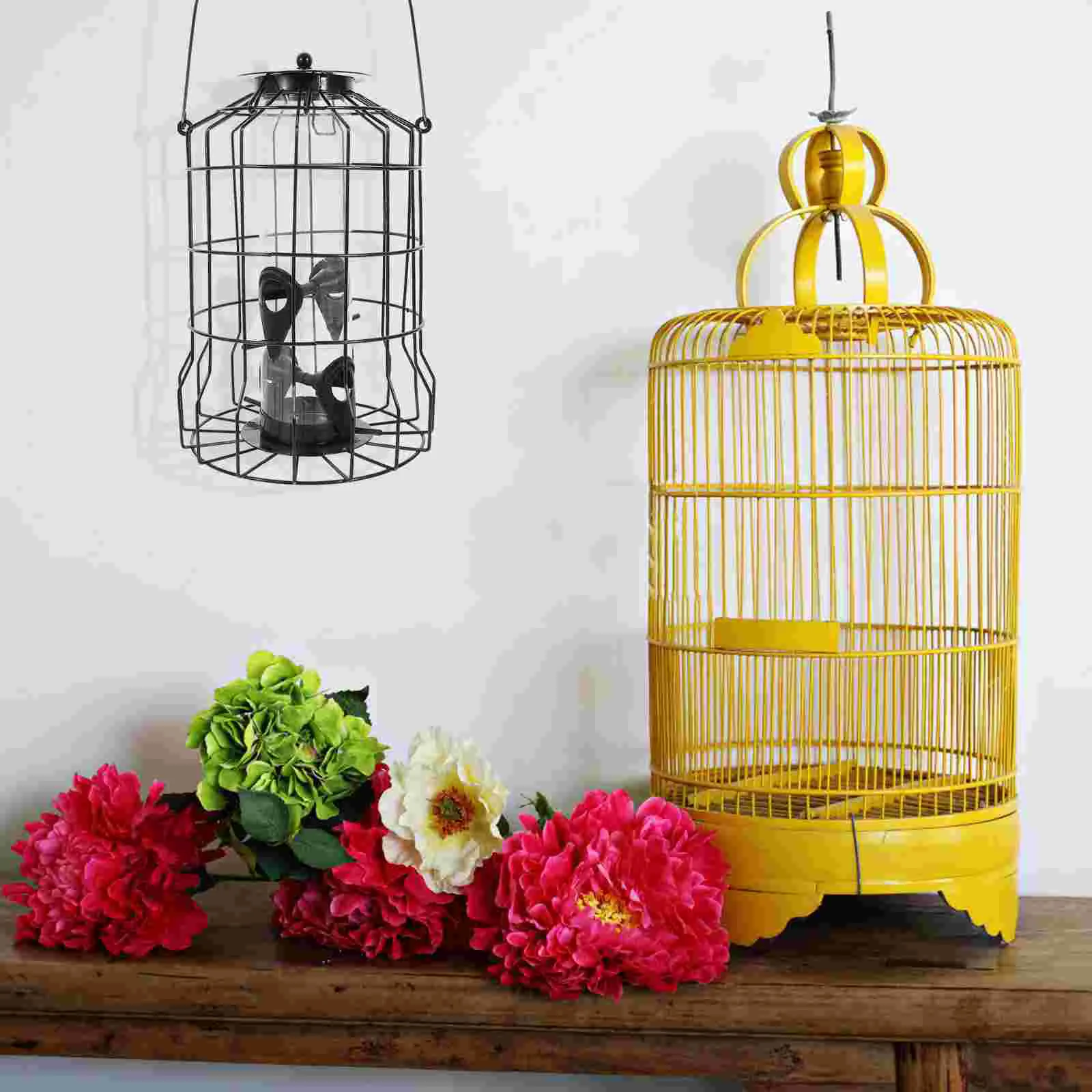 

Metal Hanging Bird Feeder Squirrel- Proof Bird Feeder Hanging Feeding Stations for Outdoor Garden Decoration for Attracting