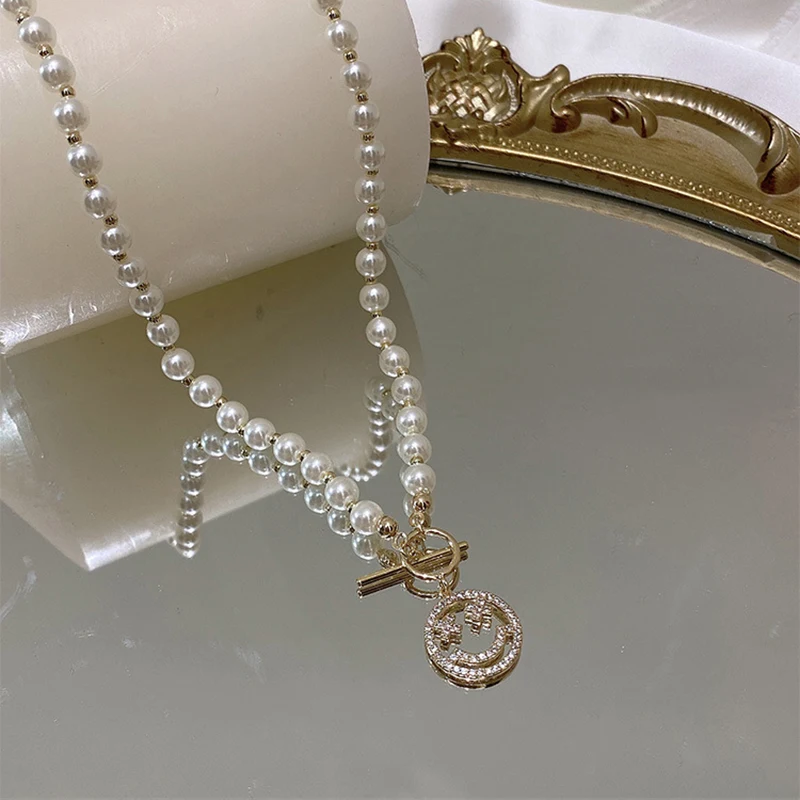 

Fashion Baroque Vintage Pearl Necklace Smiley Pendants OT Design Clavicle Chain Korean Style Commemorative Gift Prom Accessories