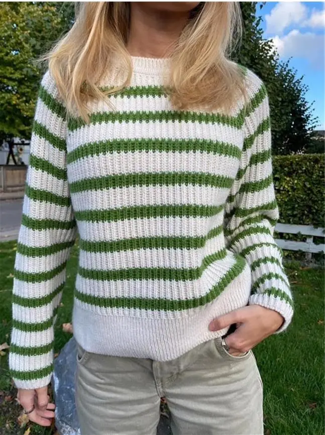 Женский свободный трикотажный свитер в полоску с круглым вырезом и длинным