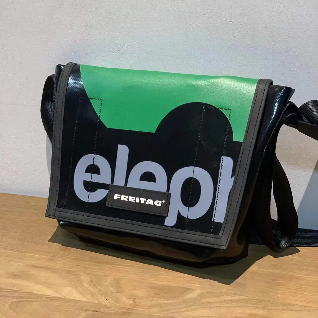 FREITAG F11 LASSIE Messenger Bag Backpack Switzerland Snvironmental Trend Bag Leisure Fashion Men And Women Outdoor Waterproof T