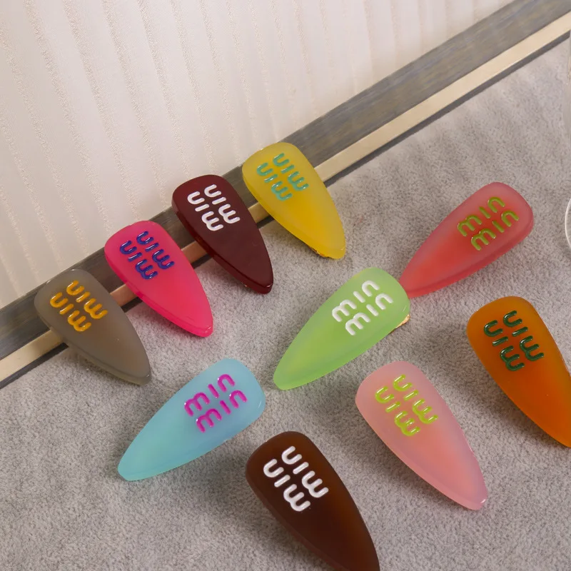 Симпатичная заколка для челки с боковым зажимом во французском стиле