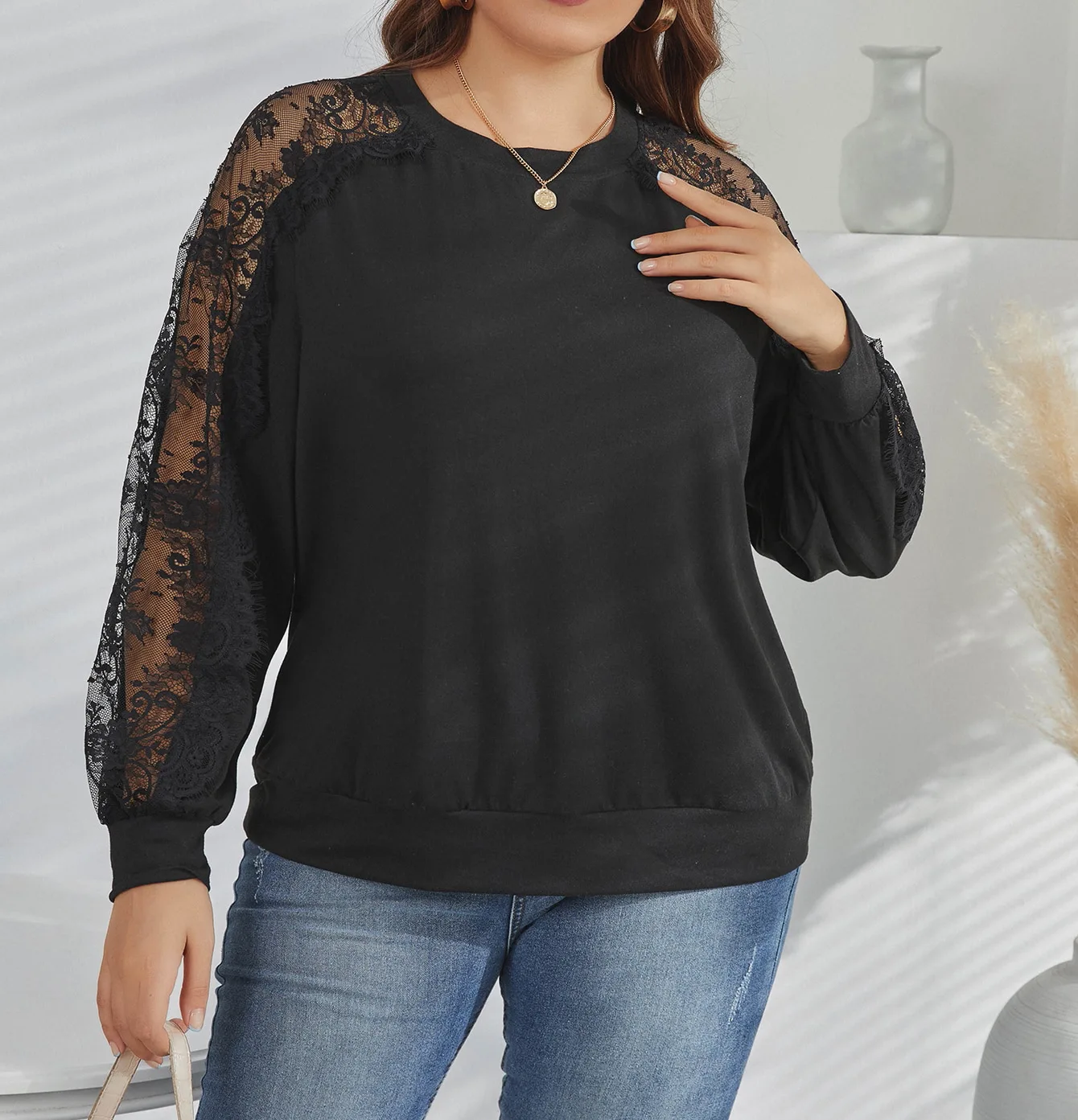 

Plus-size women's round neck, long sleeves, plain lace blouse