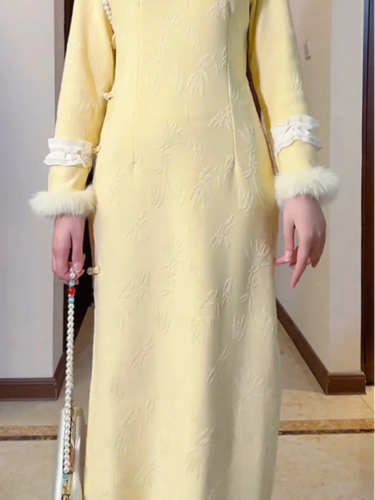 2024 новое китайское улучшенное желто-белое и красивое темпераментное платье для