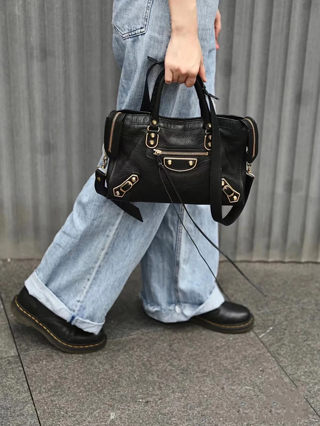 

Women's bag 2022 classic versatile leather goatskin biker wind large capacity single shoulder crossbody handheld biker bag