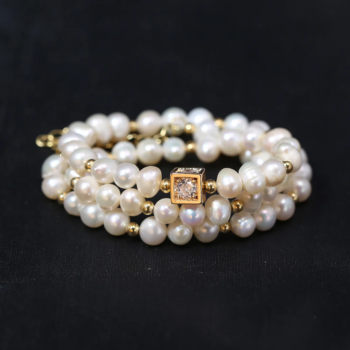 

Natural Freshwater White Pearl Necklace Punch Bead Square Metal Alloy Charm Women Necklace Jewelry Party Accessories