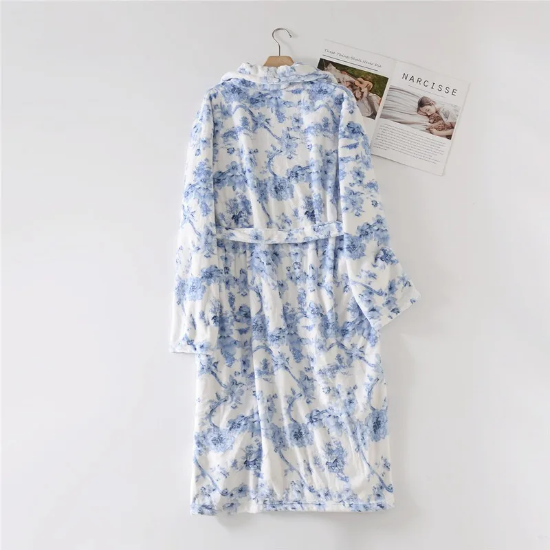Ladies Pajamas Winter Flannel Robe Print Fashion Warm And Thick Nightgown