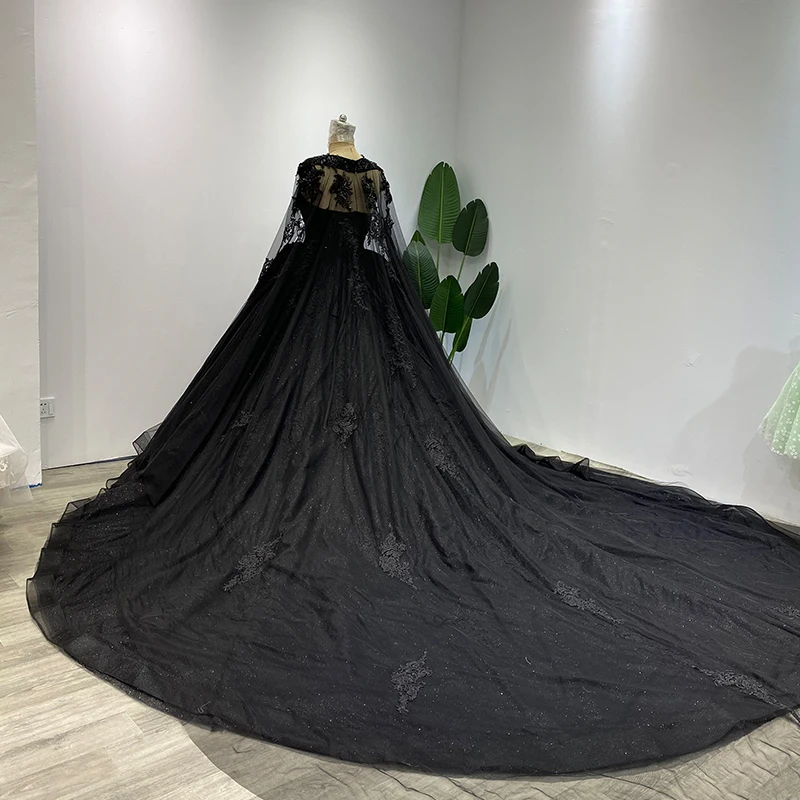 Рисунок 2 - Женское классическое бальное платье с аппликацией