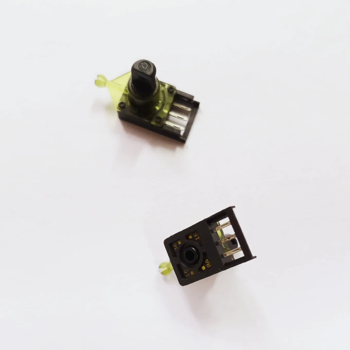 

Оригинальный новый 100% 251S0096 авиационная модель дистанционного управления прецизионный вращающийся потенциометр A10K A103 Длина оси 10 мм (переключатель)