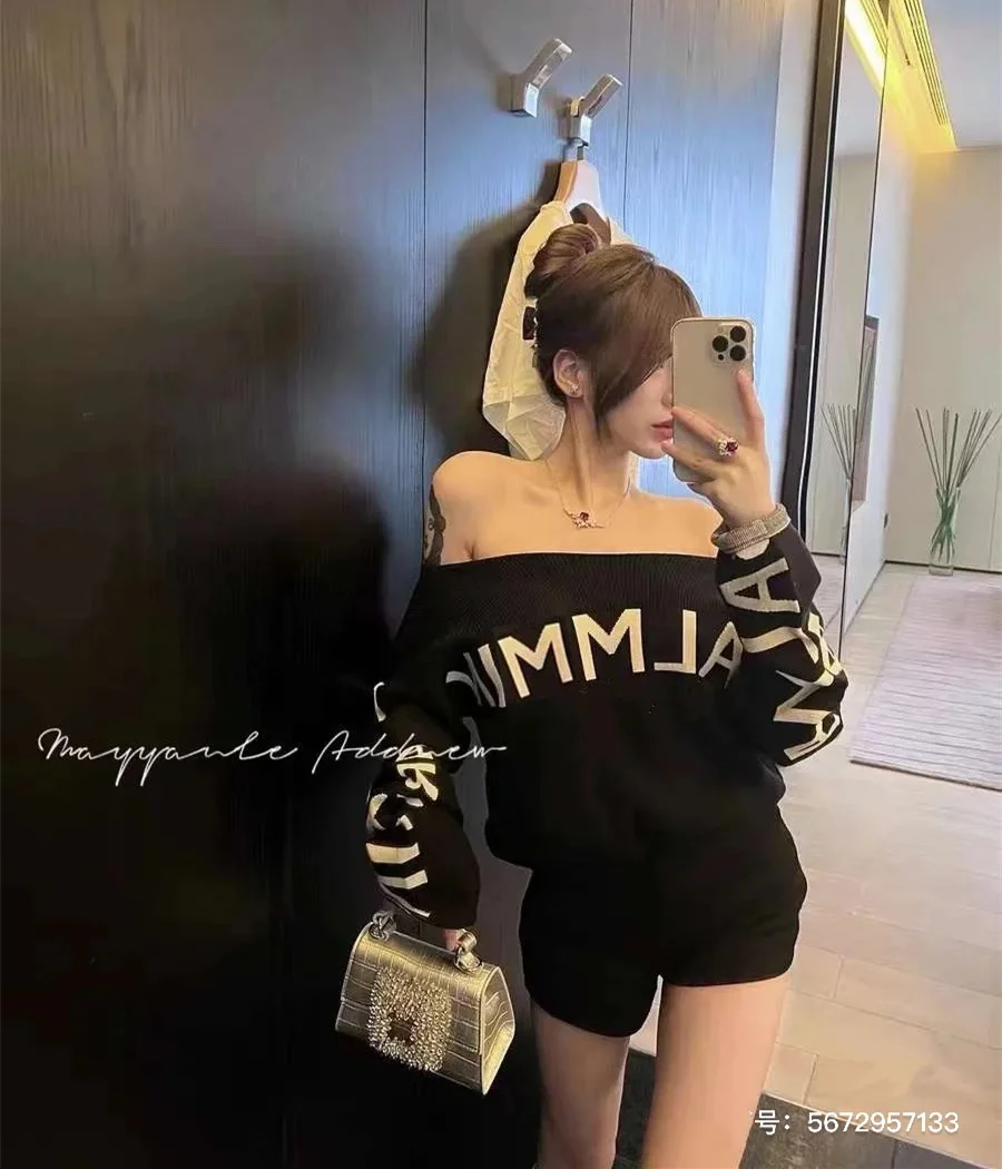 

Женский трикотажный пуловер с открытыми плечами и длинным рукавом