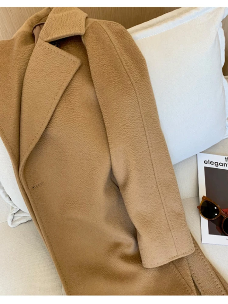 Рисунок 6 - Женское шерстяное пальто средней длины