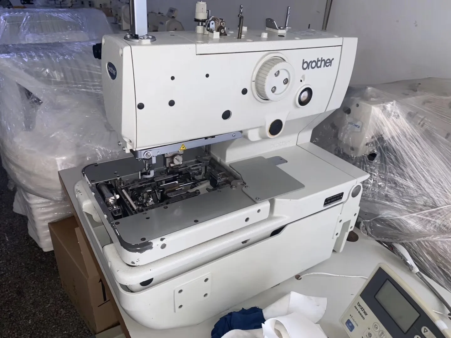 Новая плоская швейная машина Brother RH-9820-01 с круглой головкой и отверстием