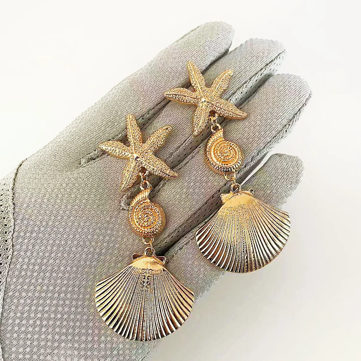 МОДНЫЕ ЮВЕЛИРНЫЕ ИЗДЕЛИЯ MITTO И ВЫСОКОЕ АКСЕССУАРЫ С ЗВЕЗДНЫМИ РАКУШКАМИ АССОРТИ