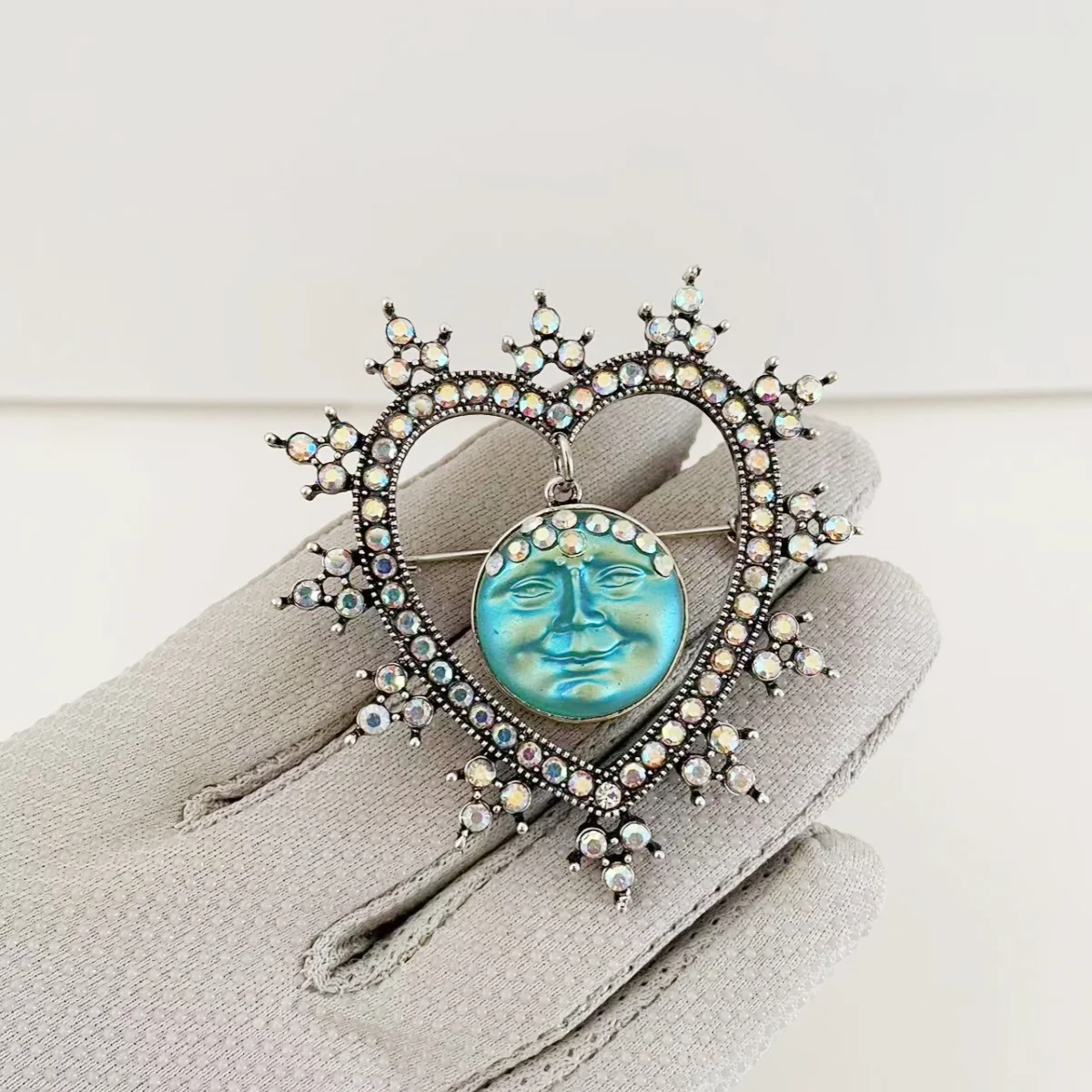 МОДНЫЕ ЮВЕЛИРНЫЕ УКРАШЕНИЯ И ВЫСОКОЕ АКСЕССУАРЫ С РИЗНОСТЫМИ СЕРДЦЕМ ЛУЧНАЯ