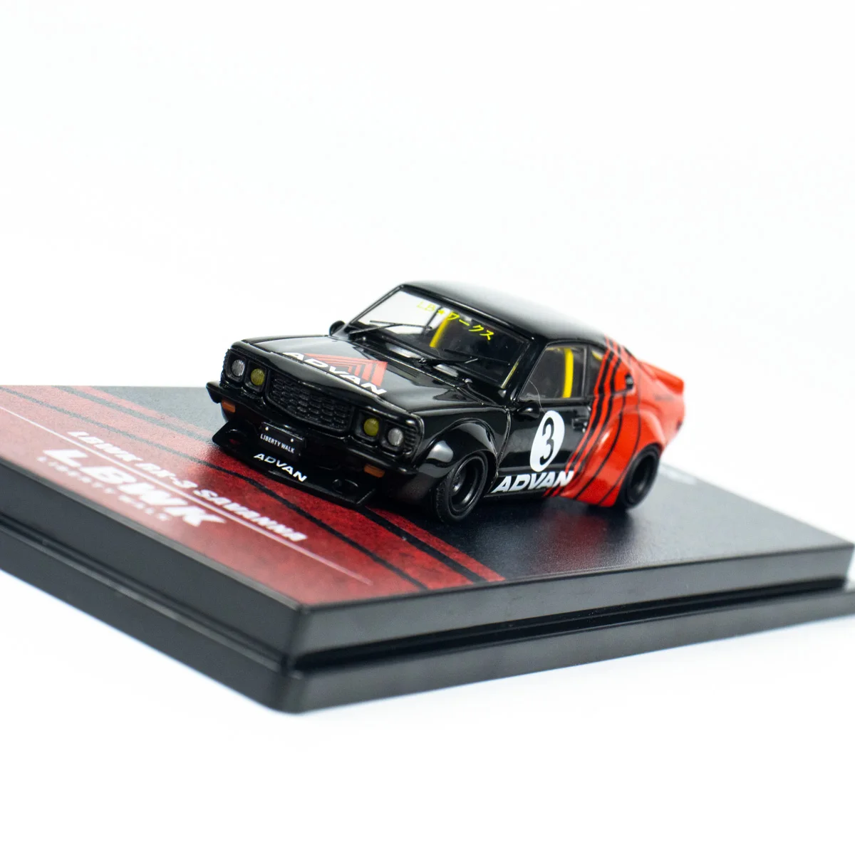 Модель автомобиля INNO 1:64 LBWK RX3 SAVANNA ADVAN LIVERY